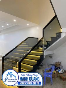 Cầu thang kính MS55