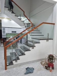 Cầu thang kính MS66