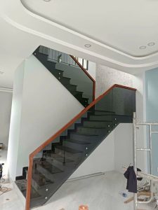 Cầu thang kính MS65